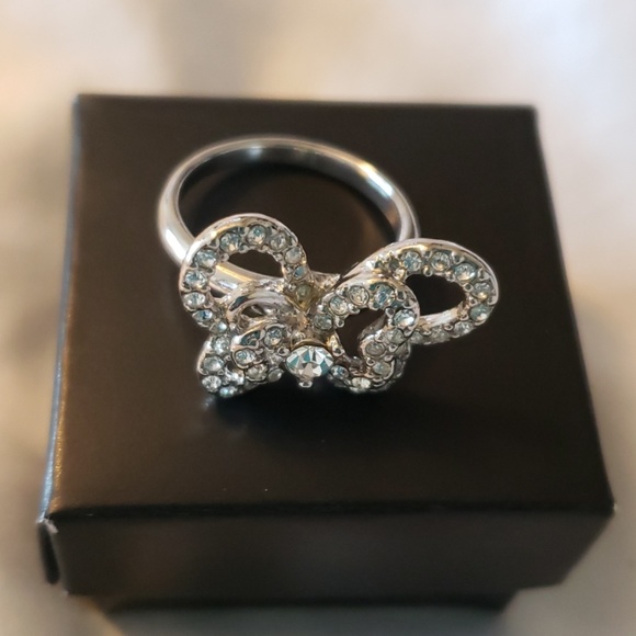 AVON JEWELRY - Picture 2 of 3